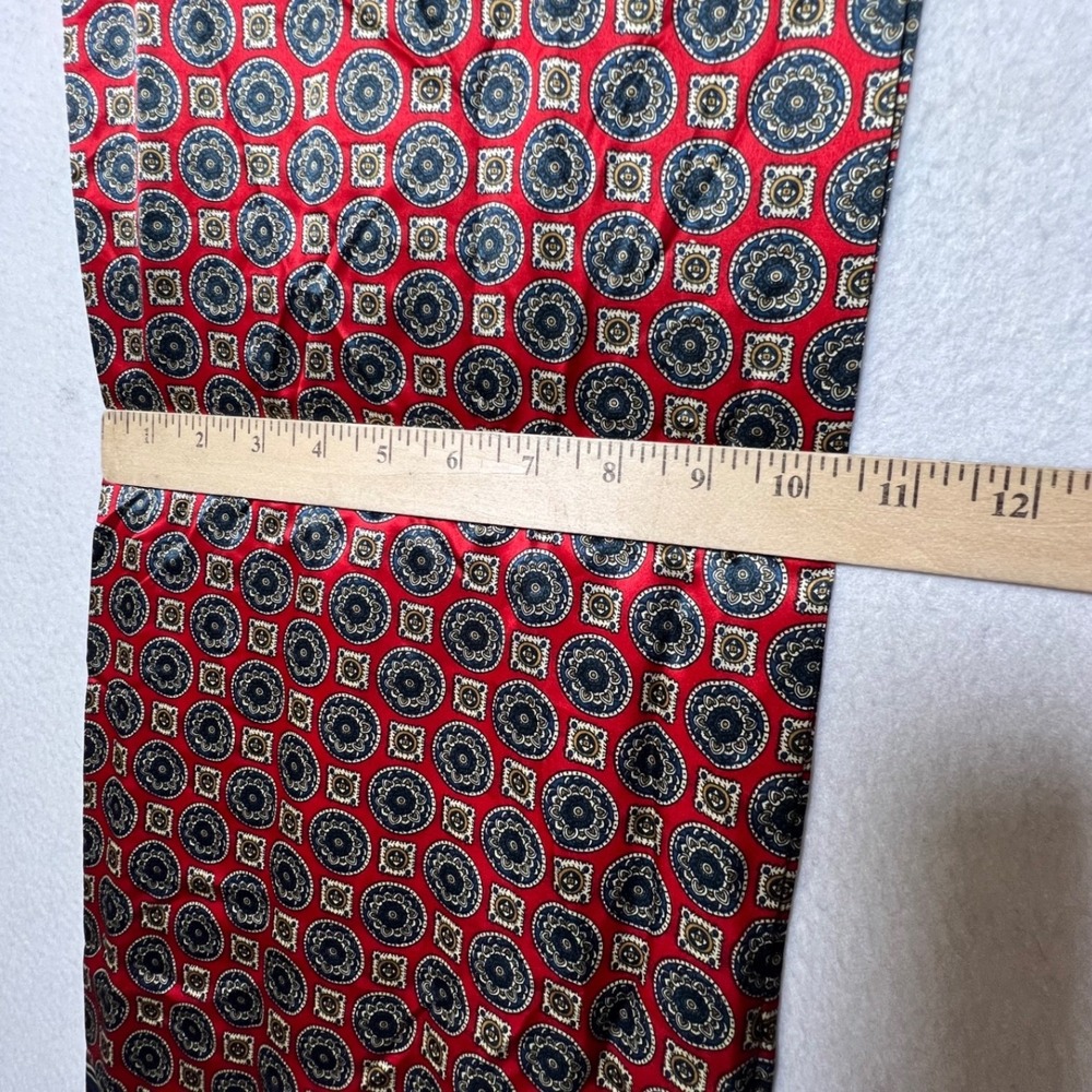 Unbranded Mens Scarf Medallion Print Fringe OS Red Navy Blue Satin Silk Blend - Picture 3 of 7